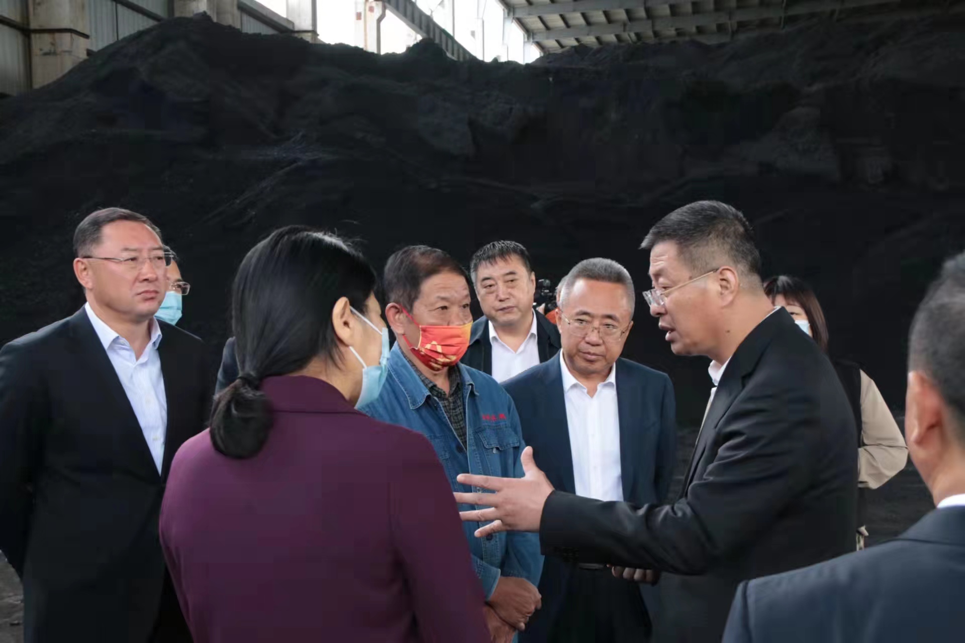 17 王子联市长指导尊龙凯时供热集团供暖事情 2021.9.30.jpg