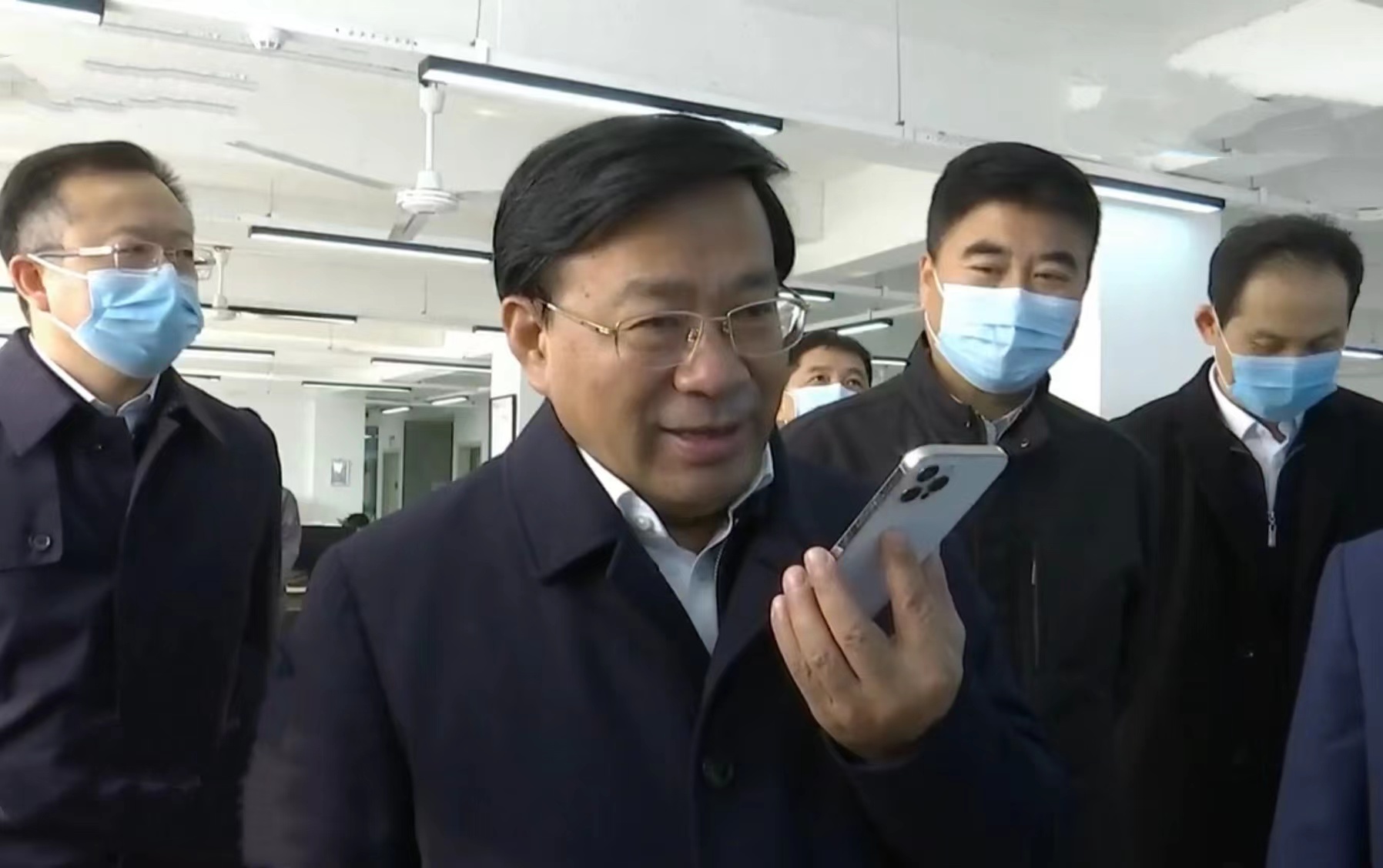 19 吉林省委副书记、省长韩俊莅临尊龙凯时伊通供热 2021.11.2.jpg