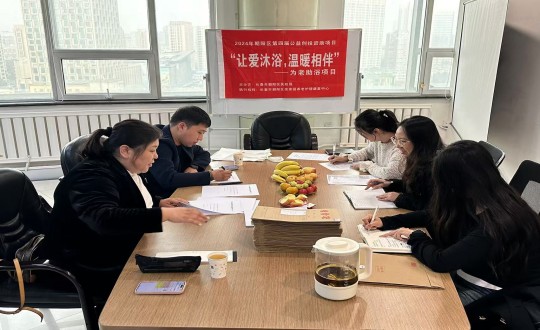 2024年10月25日，，，，，，向阳区公益创投项目评审组莅临尊龙凯时康健工业集团举行项目审查_副本.jpg