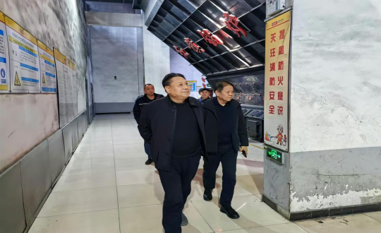 2024年11月18日，，，，，，集团副董事马秉臣深入供热总公司一线举行事情走访_副本.png